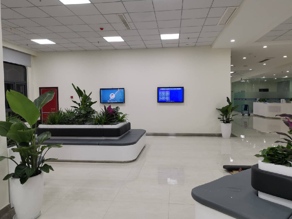 臨港政務(wù)中心排隊(duì)叫號(hào)機(jī)上線，助力政務(wù)大廳高效辦公。